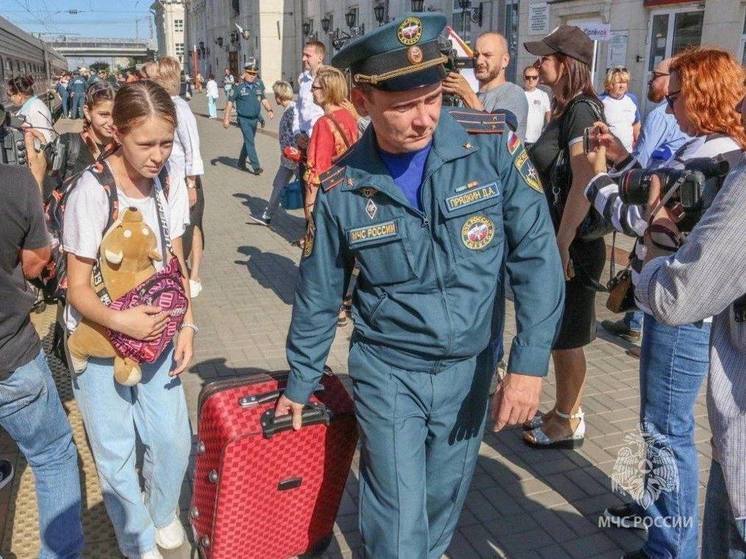МЧС России: в ПВР Волгограда прибыли более 100 курских детей