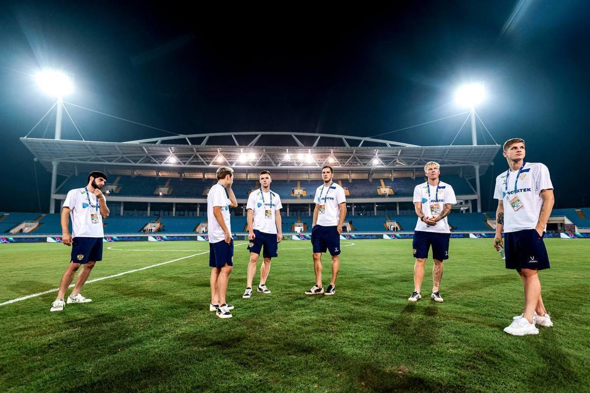 Сборная России вернулась в Москву из Вьетнама