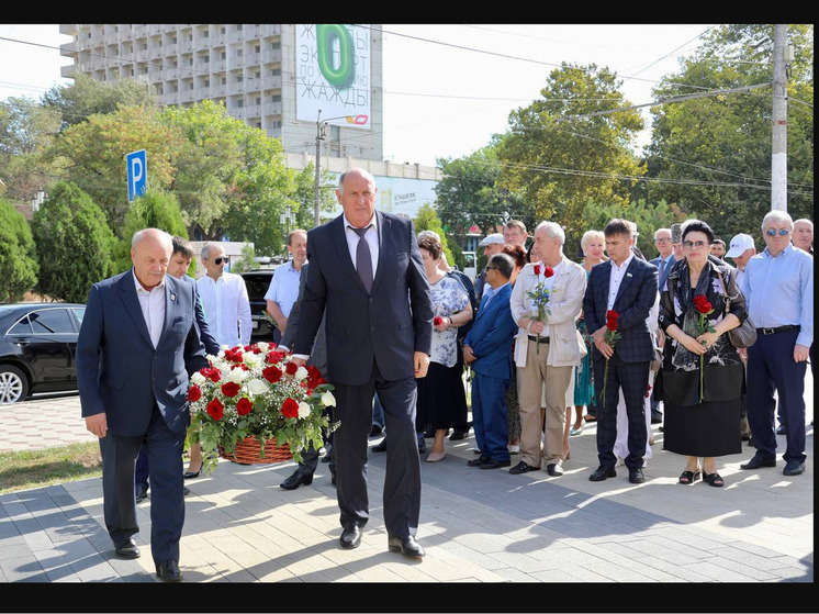 Дагестан отмечает 101-летие поэта Расула Гамзатова