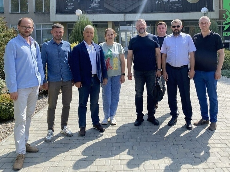 Делегация правительства Запорожской области посетила завод «АЗМОЛ»
