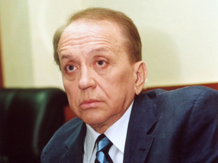 Его планируют предать земле на Новодевичьем кладбище, рядом с могилой Элины Быстрицкой