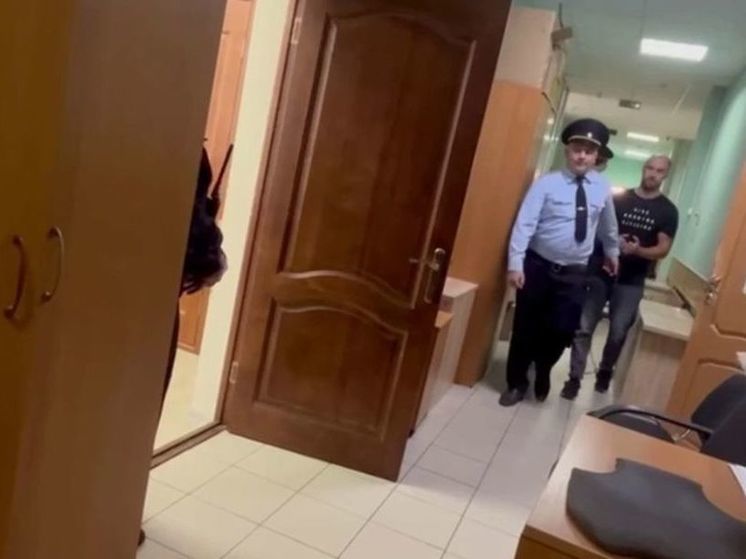 Появилось видео из суда с задержанным виновником смертельного ДТП в Рязани
