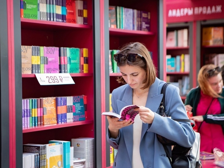 «Книжные аллеи» в Петербурге посетили полмиллиона человек
