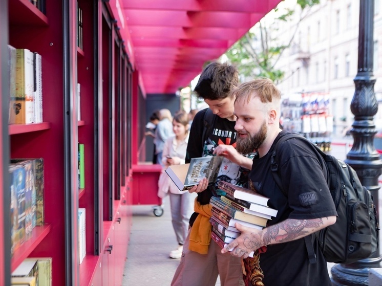В Петербурге стартовал десятый сезон «Книжных аллей»