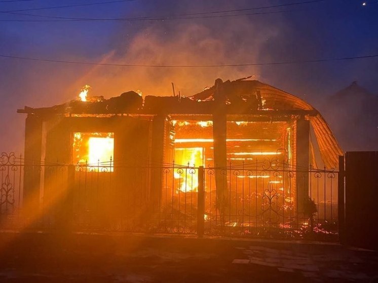 Пожар уничтожил жилой дом в брянской Унече