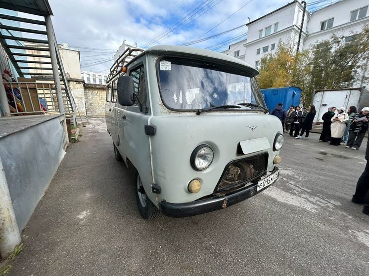 Работники «Сахапечать» передали автомобиль УАЗ в зону СВО