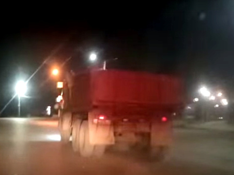 В Омске полицейским пришлось открыть стрельбу по КамАЗу во время погони