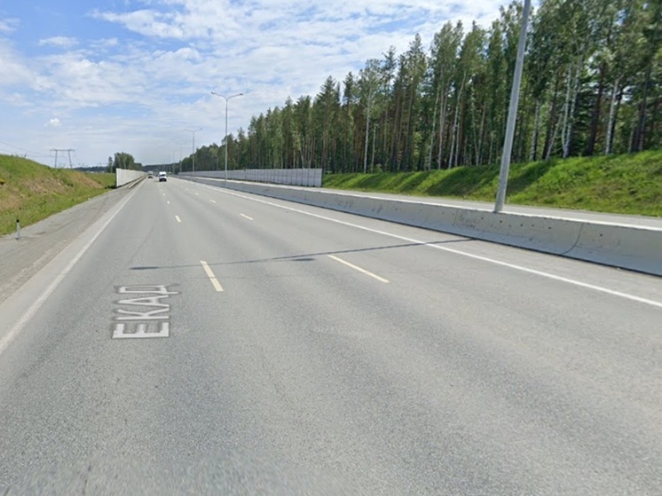 На ЕКАД водитель иномарки устроил массовое ДТП и скрылся