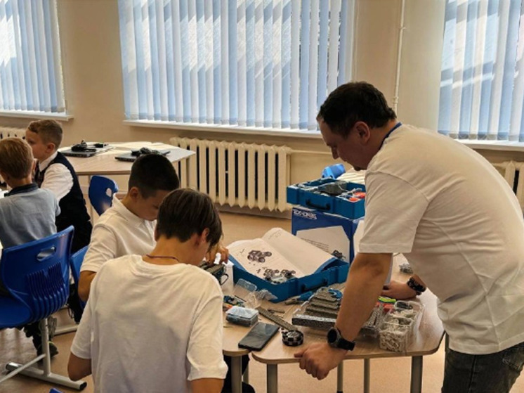 В Старой Руссе начались занятия в детском центре «IT-КУБ»