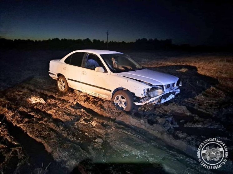 Томские спасатели нашли брошенную на трассе иномарку после ДТП