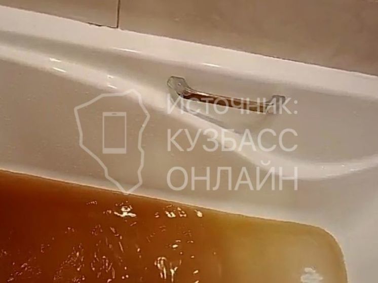 Ржавая вода из крана возмутила кемеровчанина