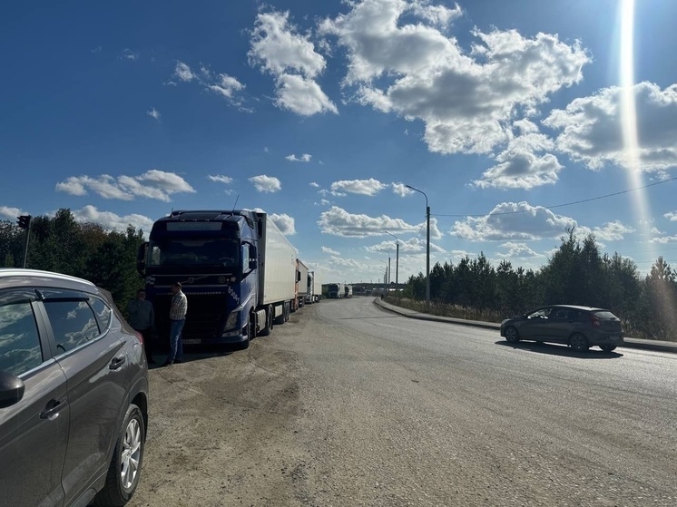 Екатеринбуржцы пожаловались на мусоровозы, мешающие спать детям