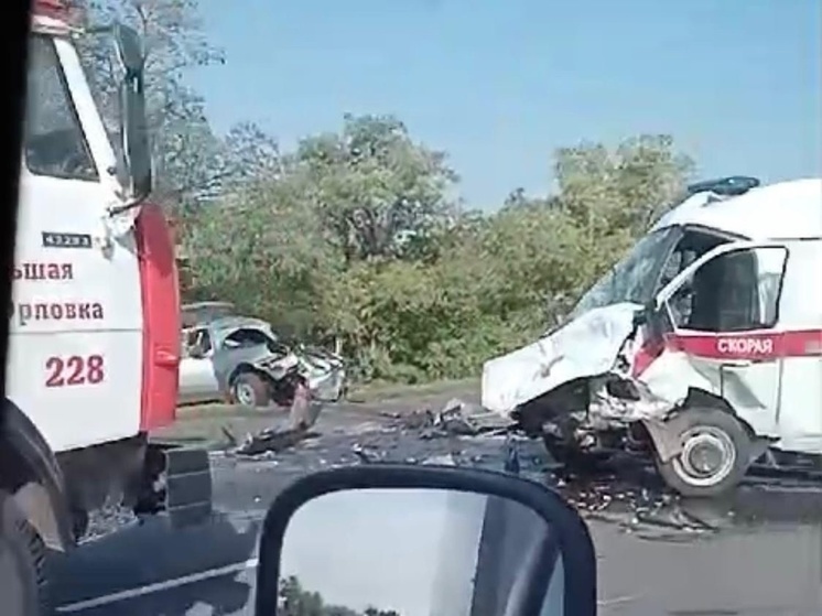 На Дону произошла  авария с участием авто скорой помощи: один погиб