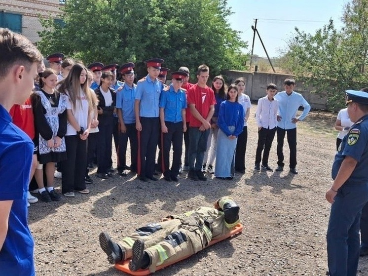 Учащиеся кадетского корпуса Калмыкии посетили пожарную часть