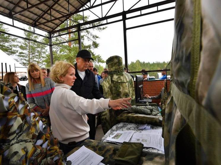 Губернатору Дрозденко и участникам форума «Ладога» показали военную технику
