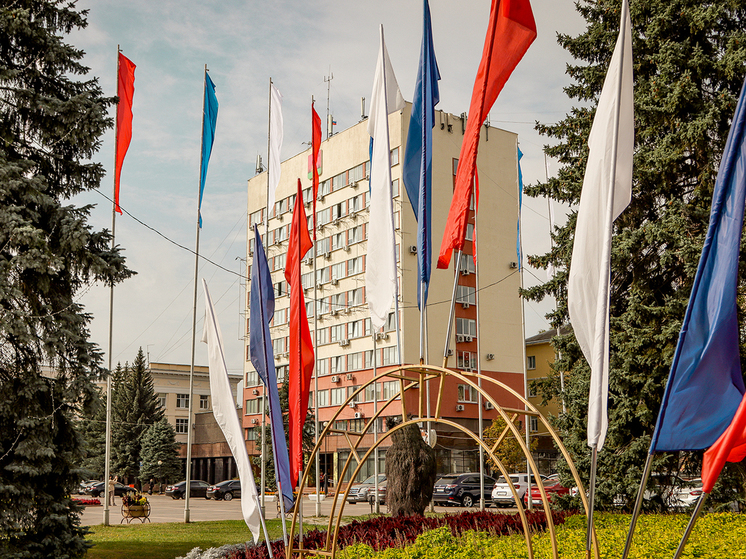 Тысячи флагов украсят Брянск к Дню города