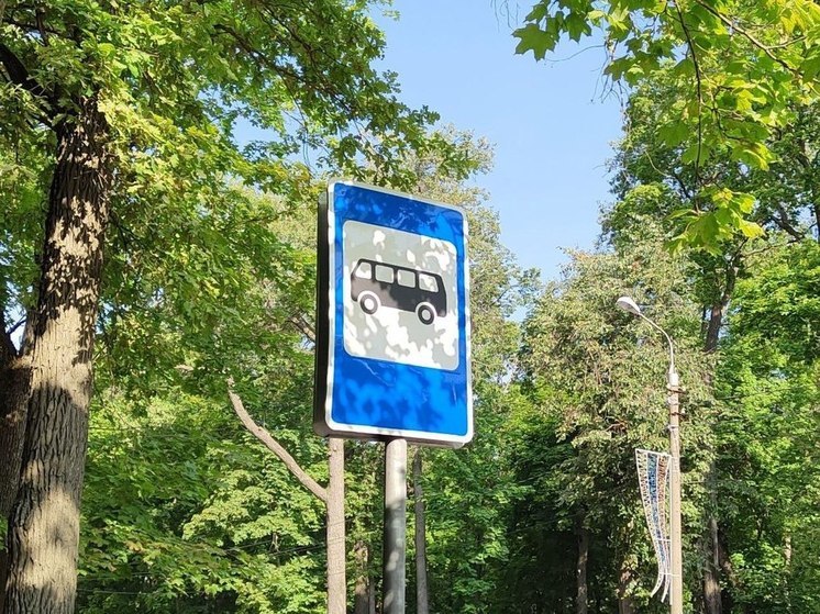 В Пензе около автобусных остановок заменили урны