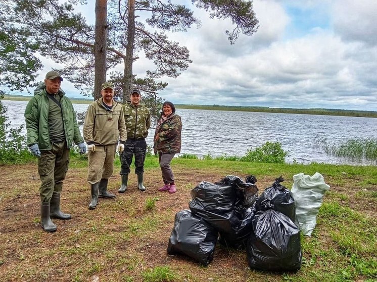 С берегов водоемов Ленобласти вывезли три вагона мусора