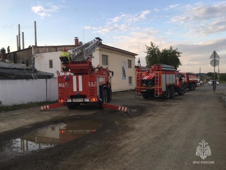 НА ЖБИ в Екатеринбурге случился пожар в административном здании