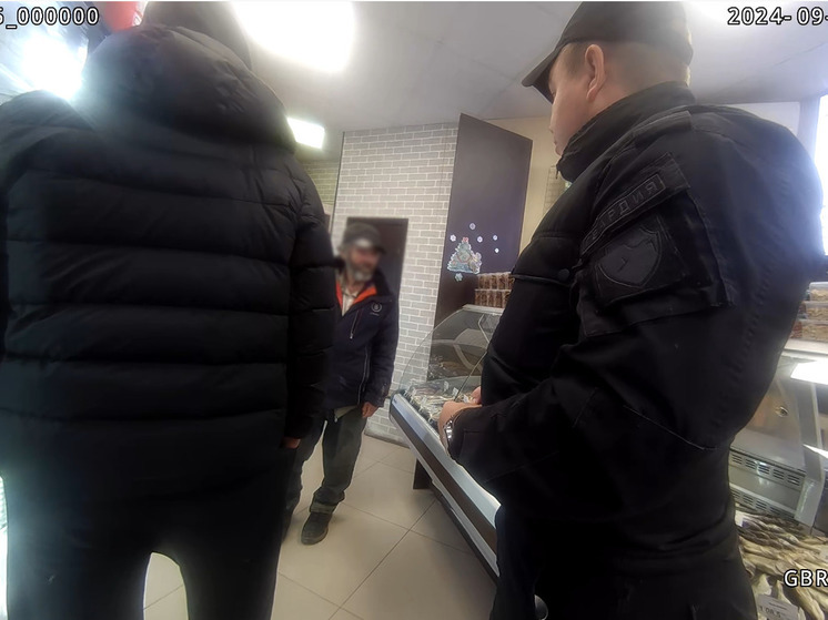 В Новосибирске бомж атакует пивнушку с сердобольными посетителями