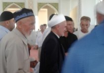 Министерство внутренних дел Таджикистана сообщило на своем сайте, что сегодня после завершения намаза председатель улемов республики Саидмукаррам Абдулкодирзода получил ножевое ранение