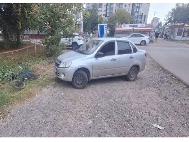 Подростка на велосипеде сбили во дворе дома в Вологде