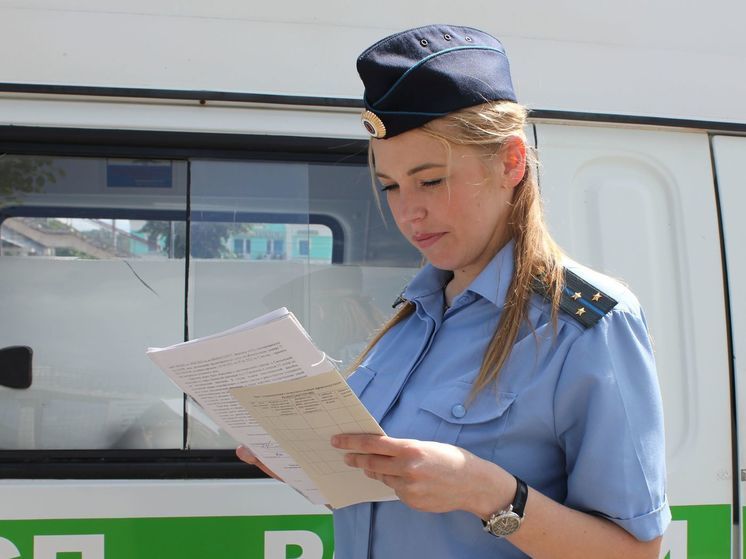 Смоленские судебные приставы помогли возместить моральный вред в пользу потерпевшей