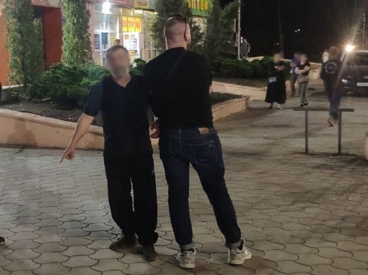 В Макеевке у магазина мужчина едва не убил человека