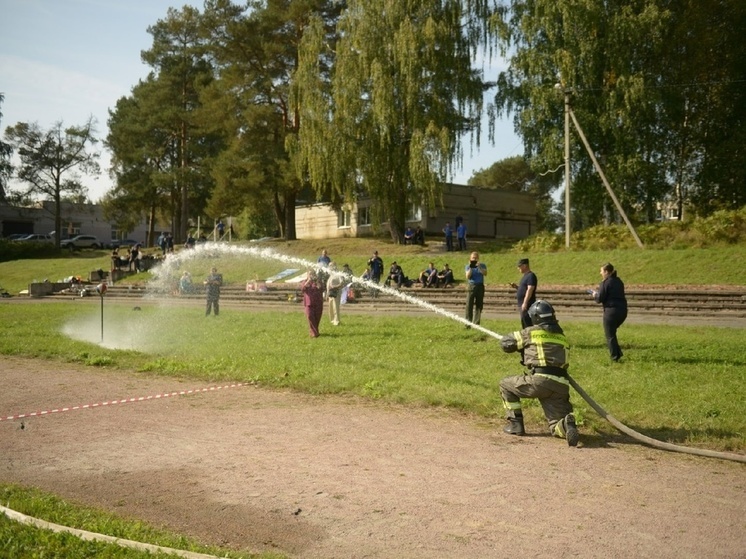 В Кировском районе соревновались профессиональные пожарные и добровольцы