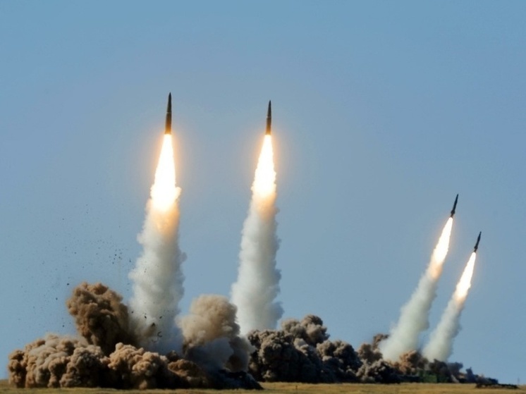 WSJ: США хотят разрешить ВСУ бить по России ракетами только из «определенной зоны»