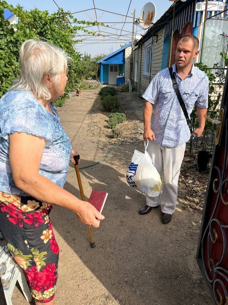Жителям Каланчакского округа на Херсонщине выдали продуктовые наборы