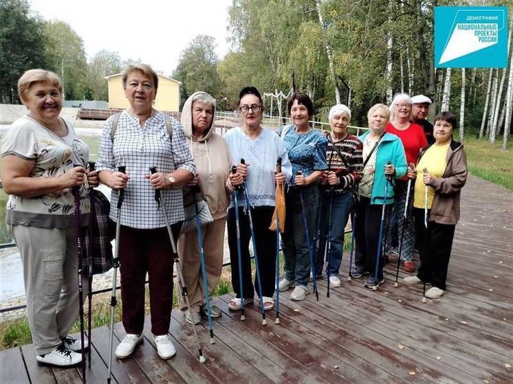 Пенсионеры Шумерли развивают "северную ходьбу" в своем городе