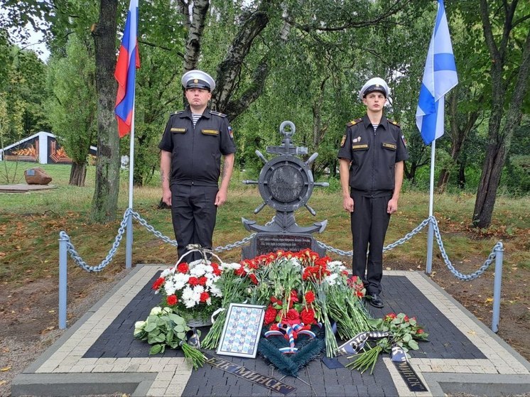 В Балтийске открыли памятник посвященный погибшим морякам на БДК «Минск»