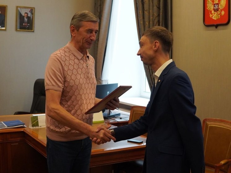 Отличившимся транспортникам Ленобласти вручили благодарственные письма