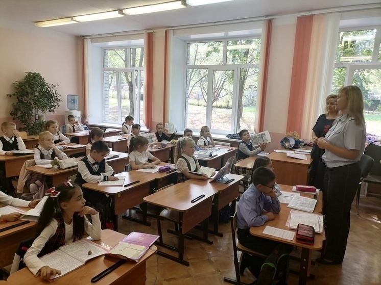 В Рязани сотрудники ГАИ прорабатывают с детьми маршрут от дома до школы