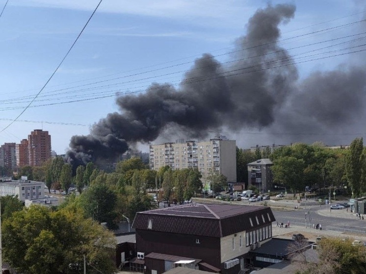 Над Липецком снова густой тёмный дым - горит сухая трава