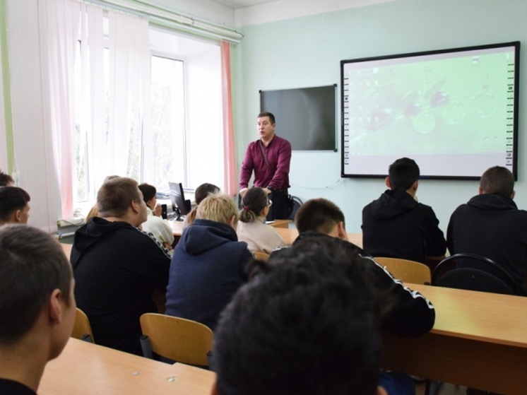 Полисмены НАО приступили к беседам  со студентами и школьниками