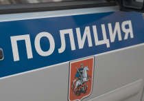В Москве неизвестный пожилой человек поджег внедорожник хоккейного тренера из спортивной школы "Марьино" Алексей Уткина
