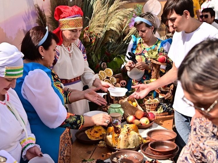 На центральной площади Буденновска в День края прошёл фестиваль плова