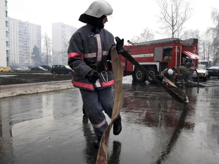 В Москве на ходу под водителем загорелся скутер