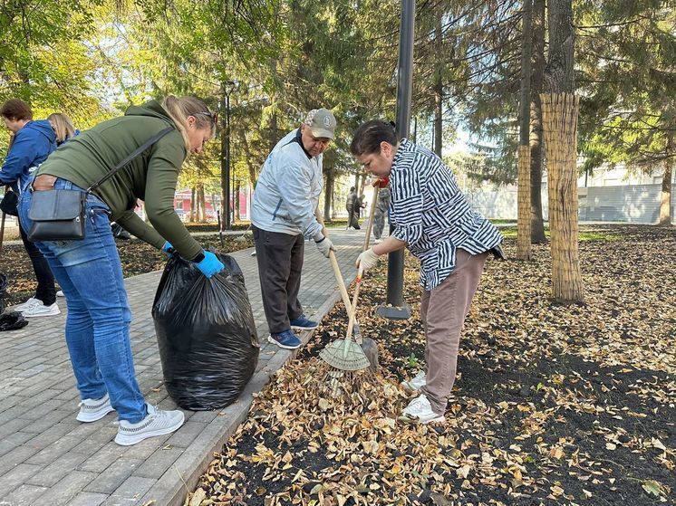 Более 37 тысяч человек очищали улицы Уфы на общегородском субботнике