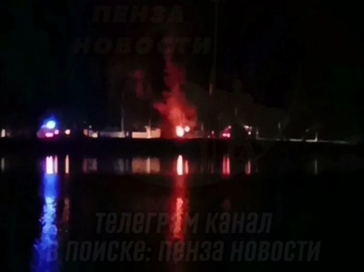 В Бессоновском районе на Светлой поляне загорелись дом и баня
