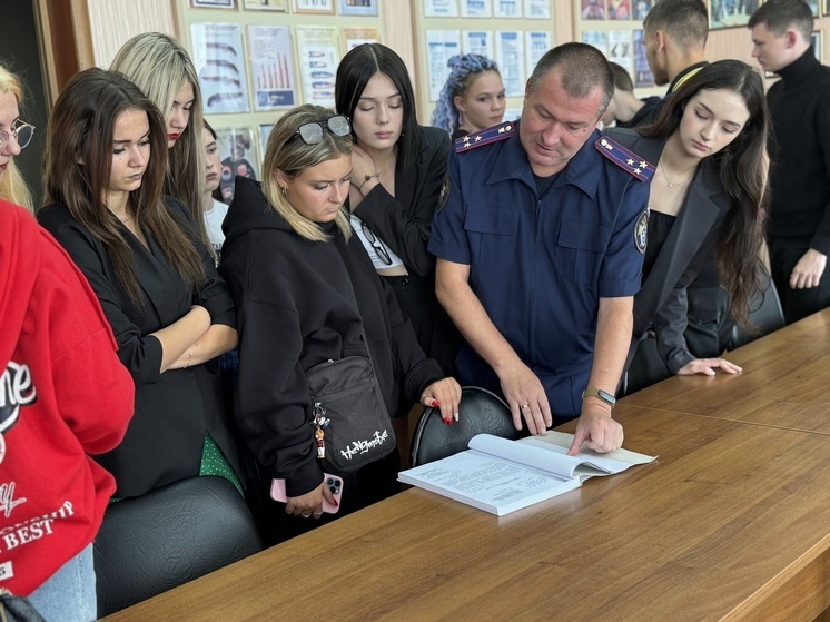 В Орле студентов познакомили с работой следователей