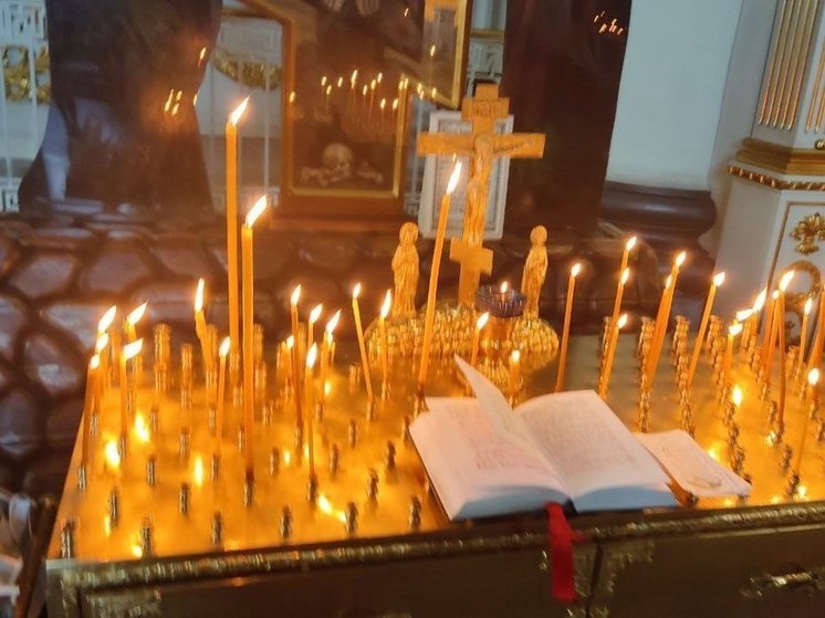Священники объяснили верующим калининградцам о грехах и толщине свечи