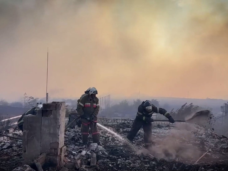 В Антрацитовском округе горит алюминиевый завод