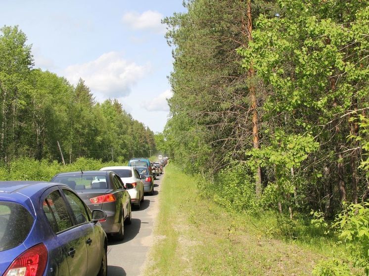 На въезде в Петербург пробки растянулись на 14 километров