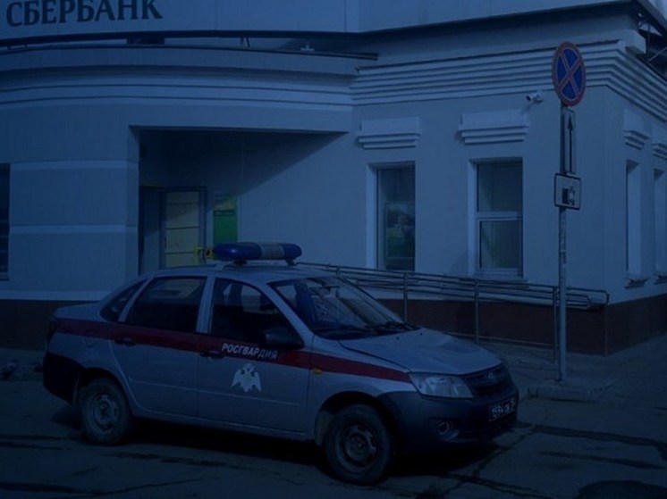 В Улан-Удэ осудили мужчину за нападение на двери банка