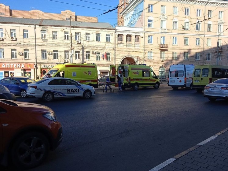 В центре Тулы столкнулась машина скорой помощи и легковушка