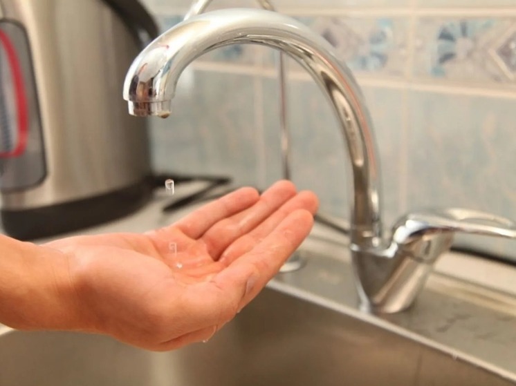 В Элисте на двух участках водопровода произошли аварии
