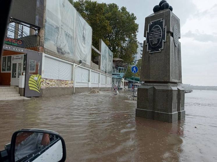 Несколько домов оказались подтопленными в Севастополе после ливня